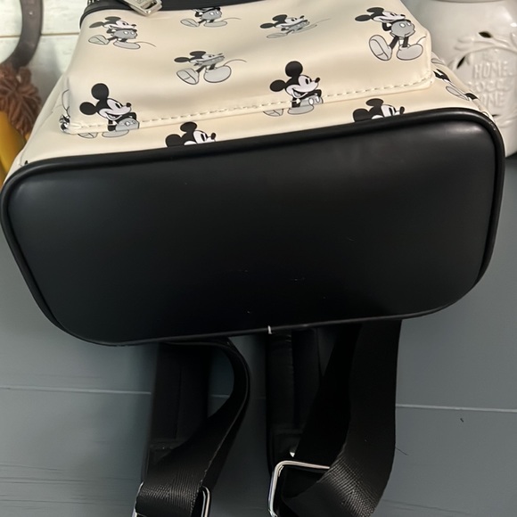 ❗️FINAL❗️ DISNEY Mickey Mouse Faces Mini Backpack by LOUNGEFLY 🔴🔴 - Picture 7 of 10